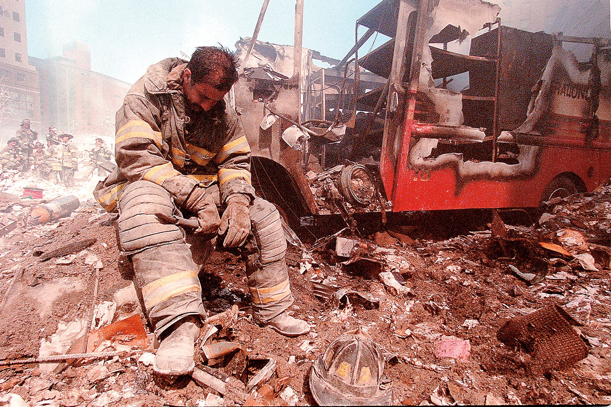 Ground Zero Spirit: A Photographic Account of Americaʼs Unquenchable Spirit in the Face of Unfathomable Loss - Image 4