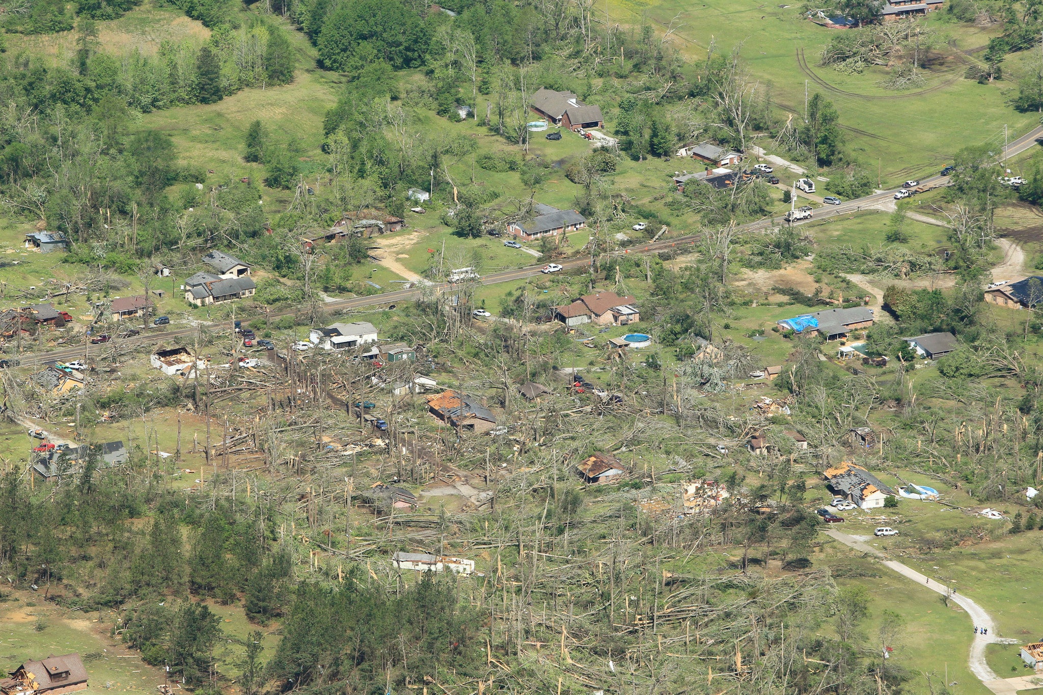 31 Miles of Destruction: The Aftermath of a Tornado that Ripped Through Northeast Mississippi - Image 3